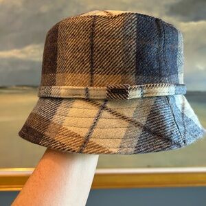 Hucros Plaid Bucket Hat - Blue and Tan